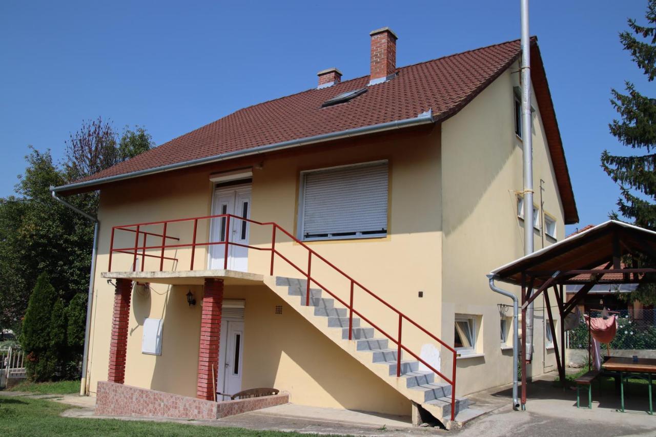 Grosses Ferienhaus Plattensee Balaton - Nyaralo Haz 6 Szobaval, 5 Fuerdoszobaval, 3000 Nm Apartment Szolad ภายนอก รูปภาพ