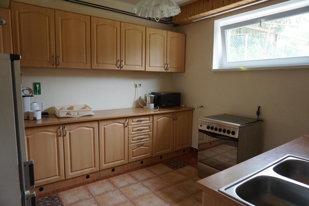 Grosses Ferienhaus Plattensee Balaton - Nyaralo Haz 6 Szobaval, 5 Fuerdoszobaval, 3000 Nm Apartment Szolad ภายนอก รูปภาพ