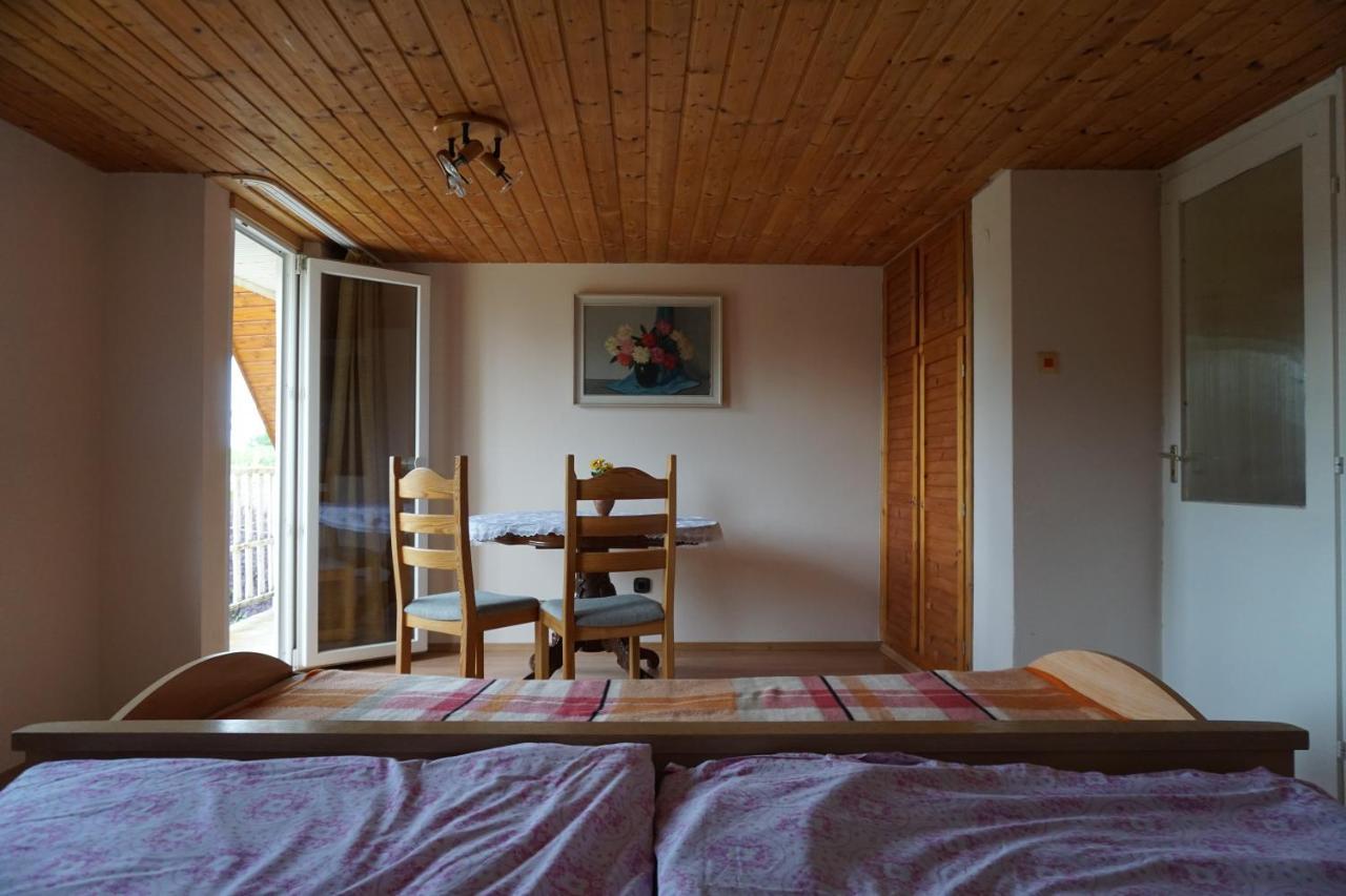 Grosses Ferienhaus Plattensee Balaton - Nyaralo Haz 6 Szobaval, 5 Fuerdoszobaval, 3000 Nm Apartment Szolad ภายนอก รูปภาพ