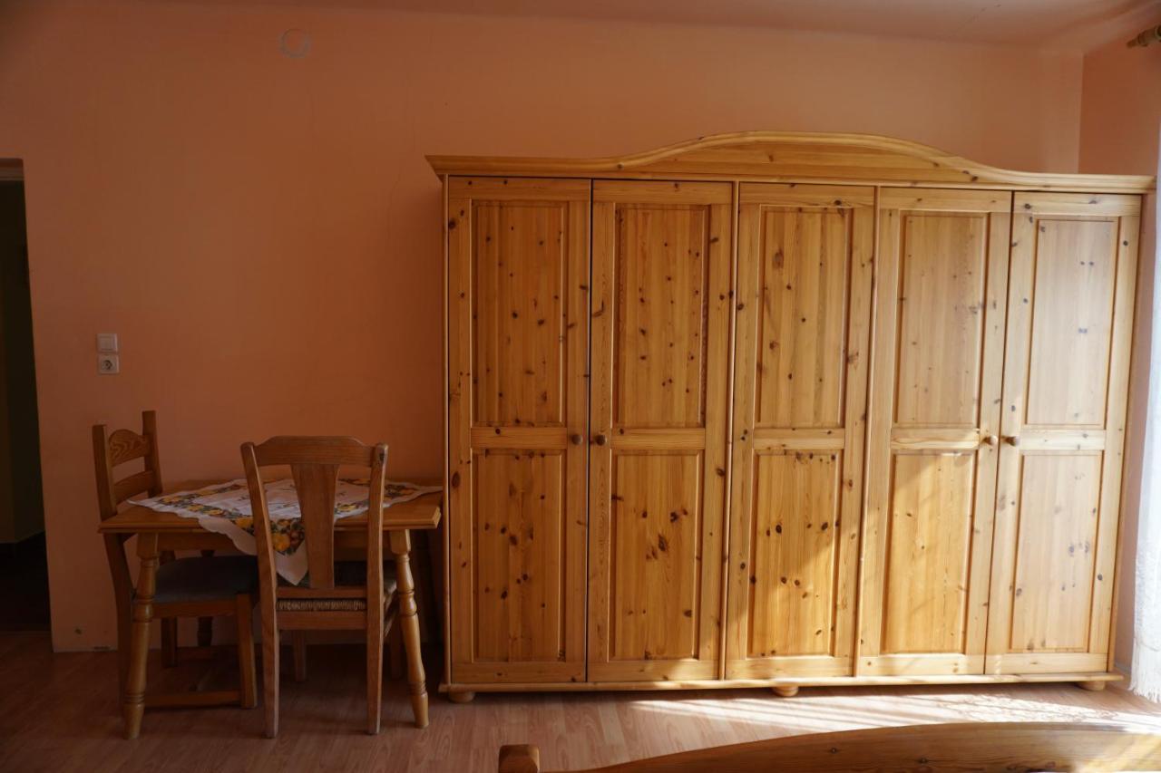 Grosses Ferienhaus Plattensee Balaton - Nyaralo Haz 6 Szobaval, 5 Fuerdoszobaval, 3000 Nm Apartment Szolad ภายนอก รูปภาพ