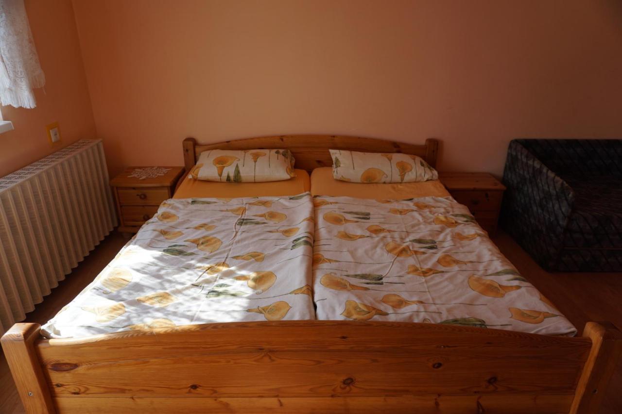 Grosses Ferienhaus Plattensee Balaton - Nyaralo Haz 6 Szobaval, 5 Fuerdoszobaval, 3000 Nm Apartment Szolad ภายนอก รูปภาพ