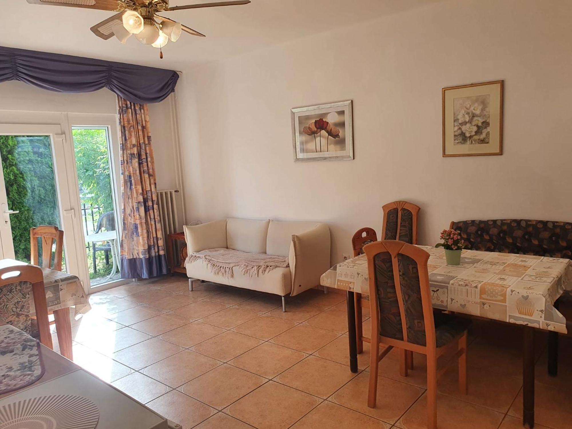 Grosses Ferienhaus Plattensee Balaton - Nyaralo Haz 6 Szobaval, 5 Fuerdoszobaval, 3000 Nm Apartment Szolad ภายนอก รูปภาพ