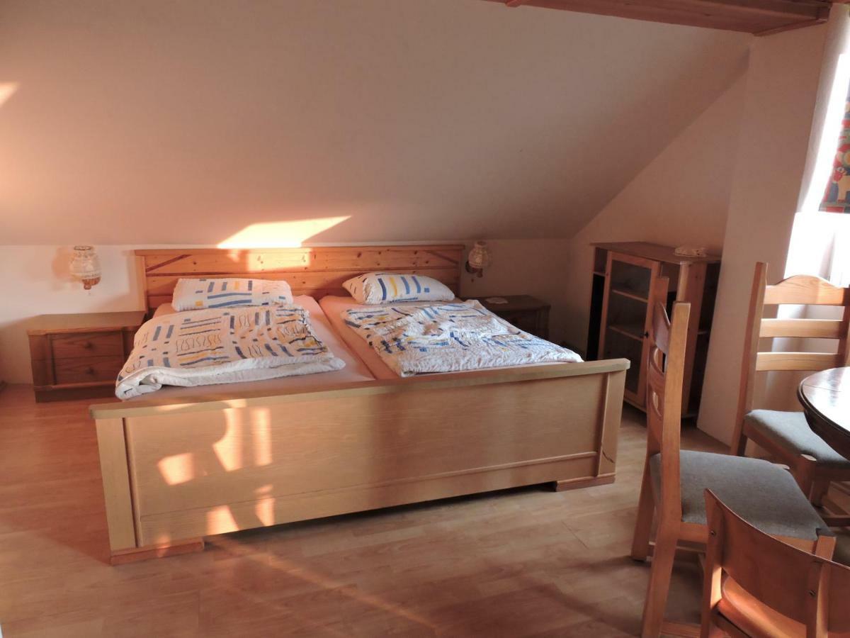 Grosses Ferienhaus Plattensee Balaton - Nyaralo Haz 6 Szobaval, 5 Fuerdoszobaval, 3000 Nm Apartment Szolad ภายนอก รูปภาพ